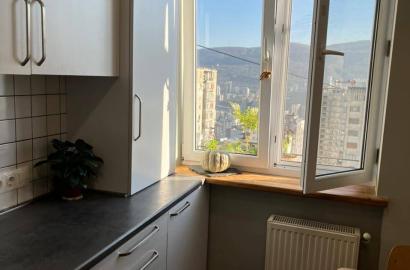 продается квартира с новым ремонтом 4-комнаты